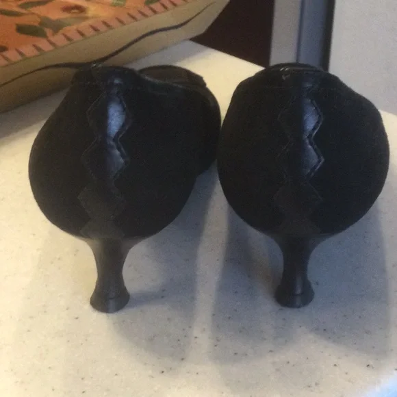 Donald Pliner kitten heels. Great condition - Picture 5 of 6